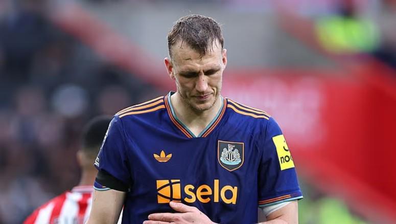 郵報：紐卡中衛(wèi)丹-伯恩遭遇肺穿孔和肋骨骨折，將缺陣六周