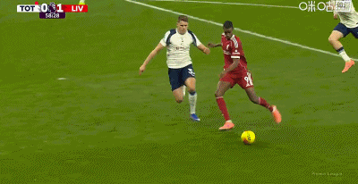 剪刀腳鏟伊薩克致其受傷，范德芬賽后社媒被利物浦球迷攻擊